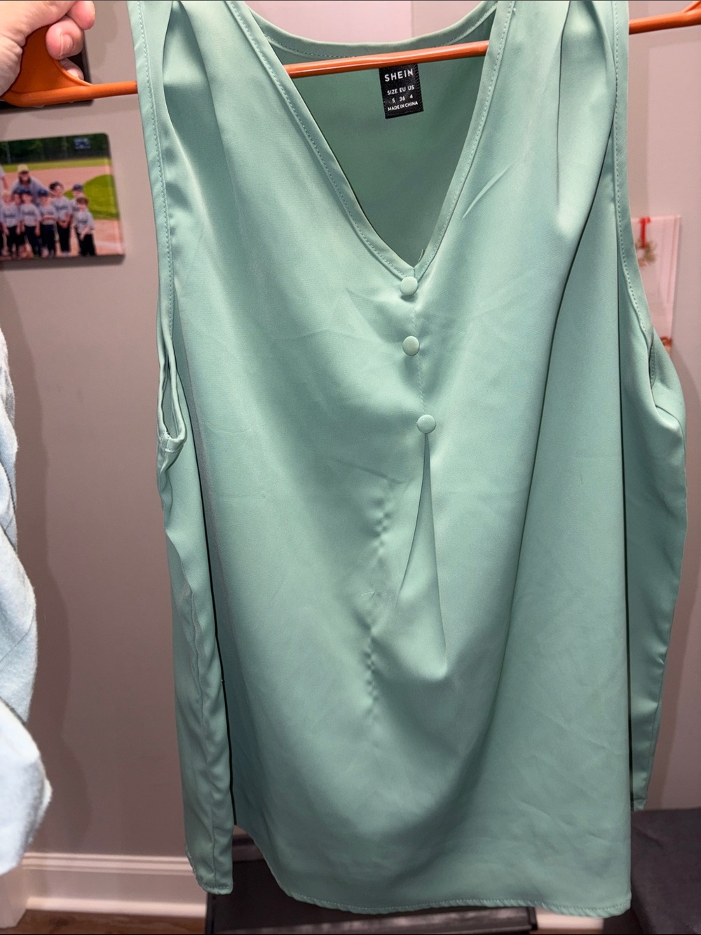 3/$20! SHEIN Mint Green V-Neck Sleeveless Top shirt Buttons medium size 6 blouse